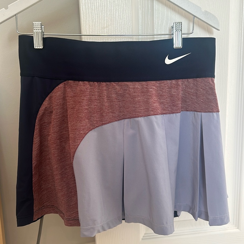 Nike Women’s Tennis Skirt , size L, worn one time